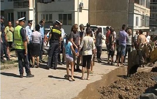 Месец отсрочка за ромската махала във Враца с неплатени сметки за вода от 7 години
