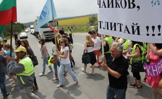 Работниците от &quot;Автомагистрали-Черно море&quot; блокираха пътя София-Варна