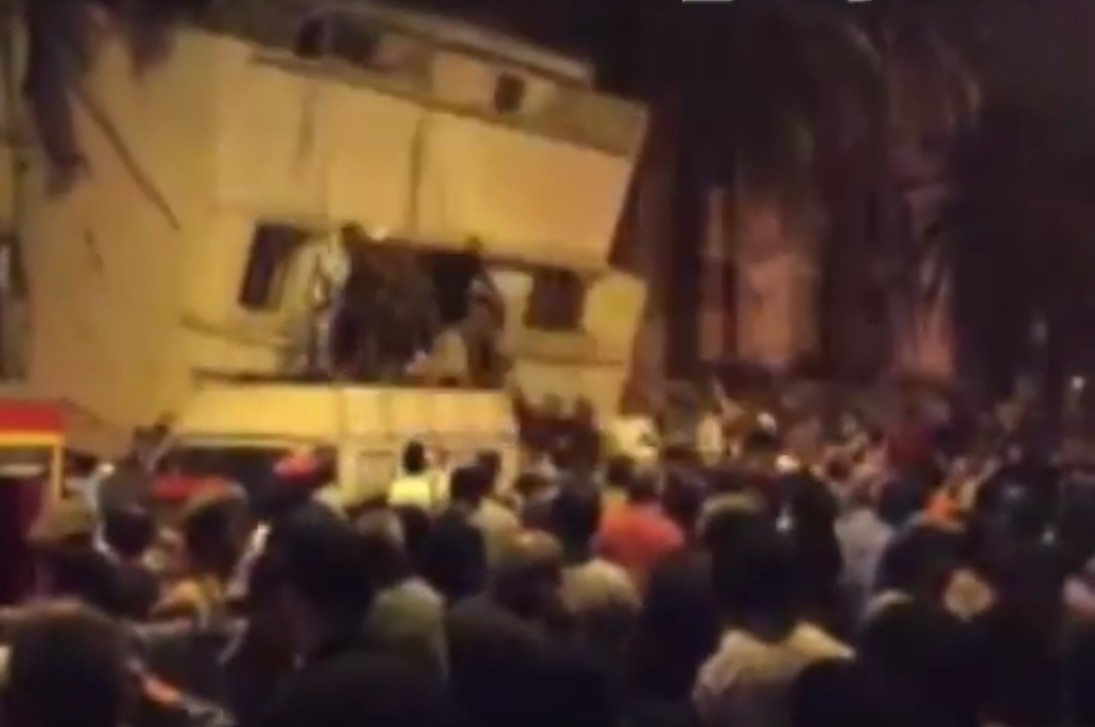 Страшна драма в Казабланка - три сгради рухнаха, докато хората вътре спят (ВИДЕО)