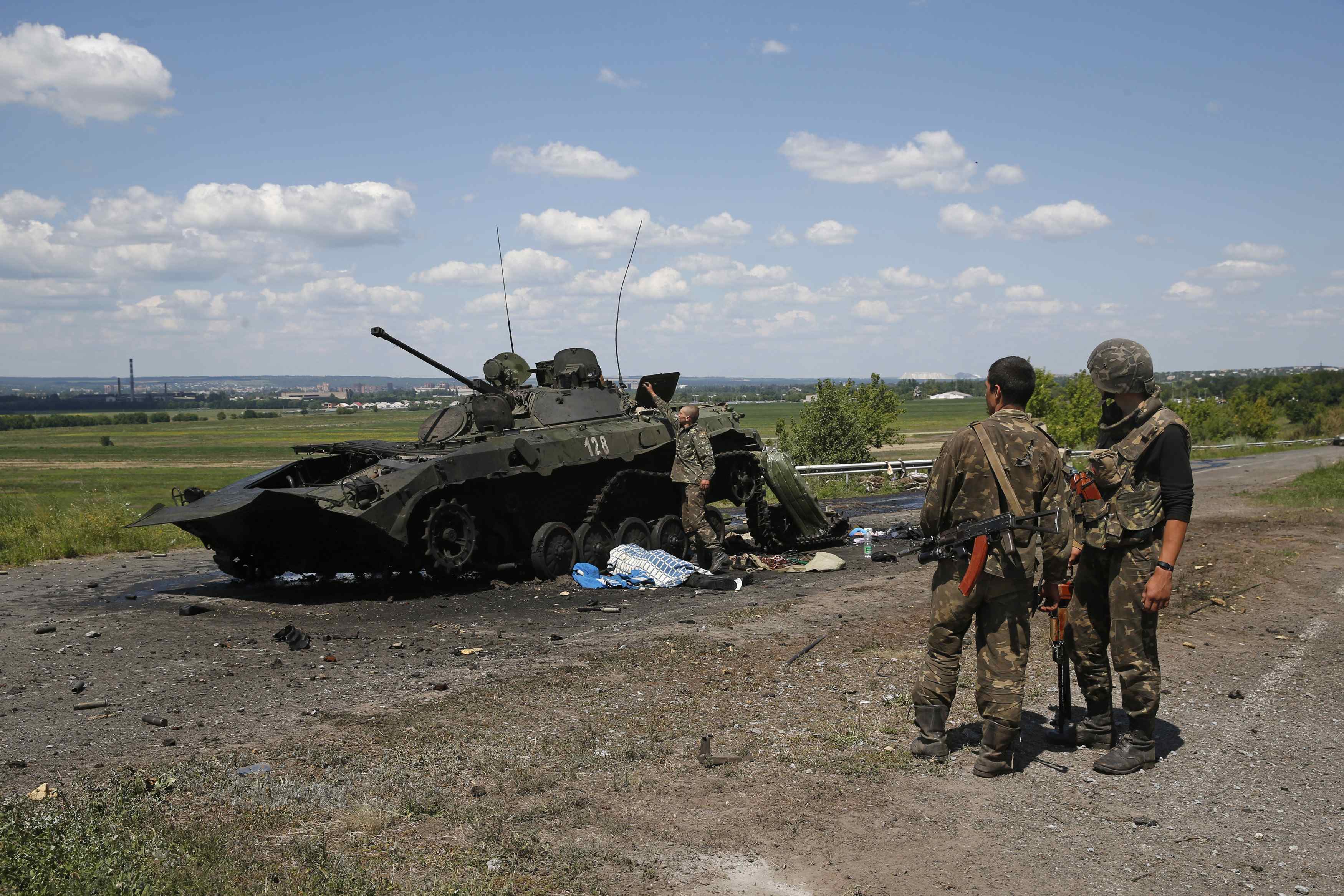 Порошенко обяви готовност за двустранно прекратяване на огъня в Украйна
