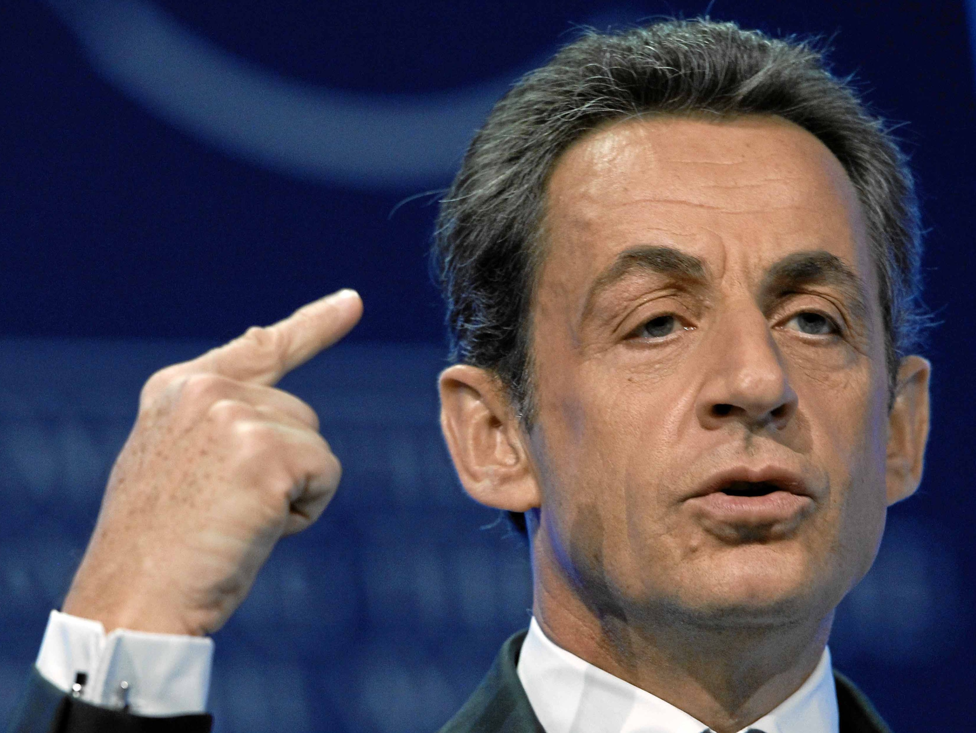 &quot;Монд&quot; с разкрития за подслушани разговори на Саркози 
