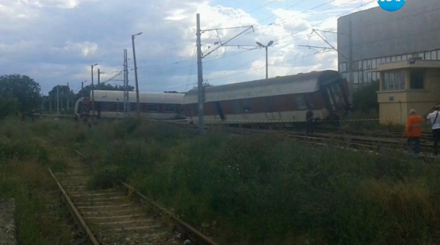 Пътничка: Влакът започна да се люшка на излизане от гара Михайлово (СНИМКА)