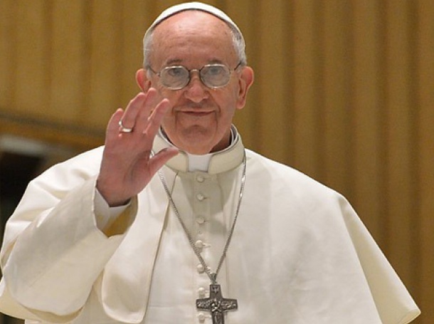 Папа Франциск прие на аудиенция куче (ВИДЕО)