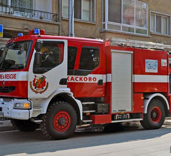 Кола пламна на бензиностанция в Хасково