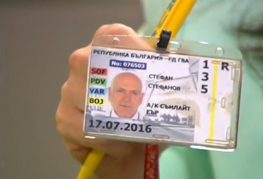 Капитанът на самолета на Цветан Василев с документи как банкерът излетял с жена си