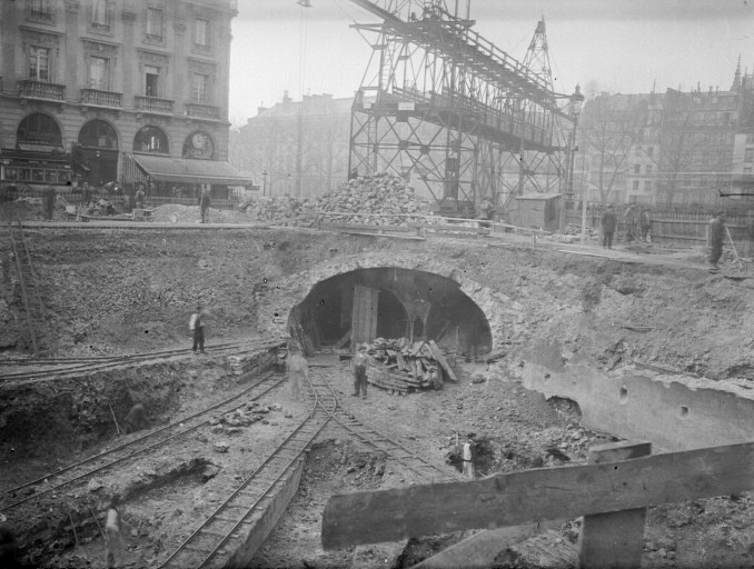 Преди 114 г.: Открита е първата линия на метрото в Париж