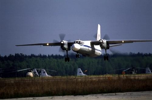 Военен самолет с 20 украинци на борда изчезна!
