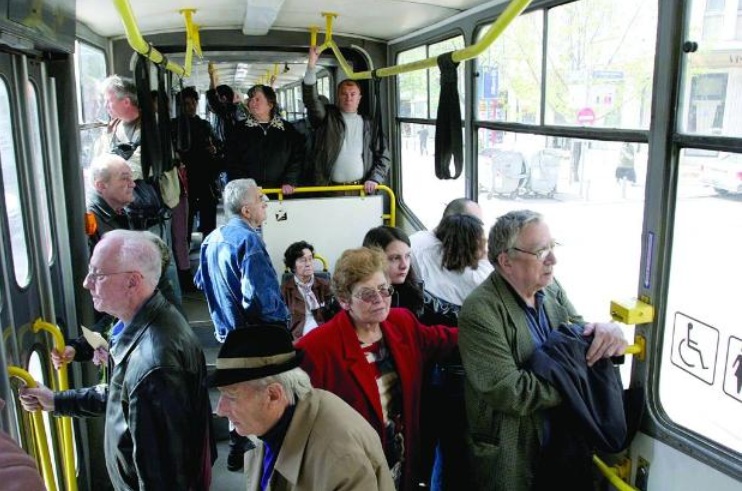 Умуват за голямо намаление на картите за градския транспорт в София