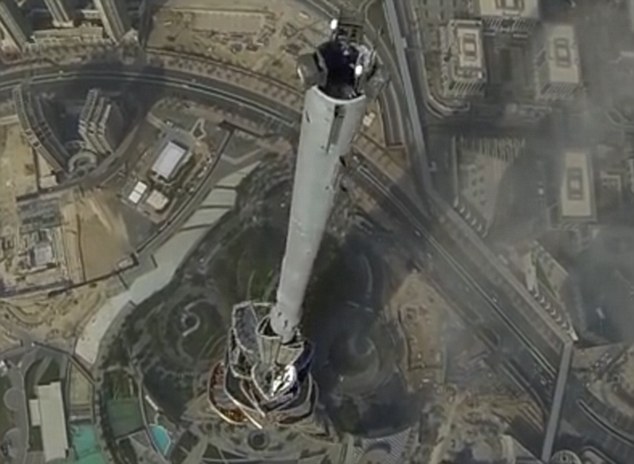Уникални въздушни кадри на най-високата сграда в света (ВИДЕО)