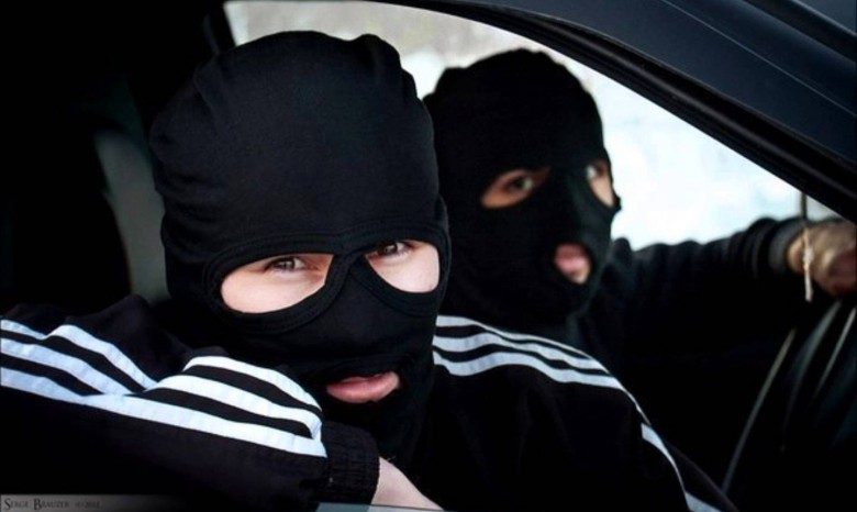 Екшън в Петербург- маскирани отвлякоха трима души от оживено летище