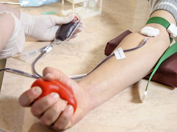Спешно търсят кръв за родилка в Габрово 