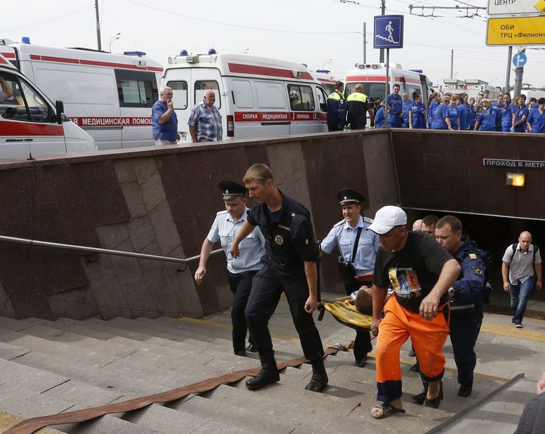 Москва е в траур за жертвите на катастрофата в метрото 