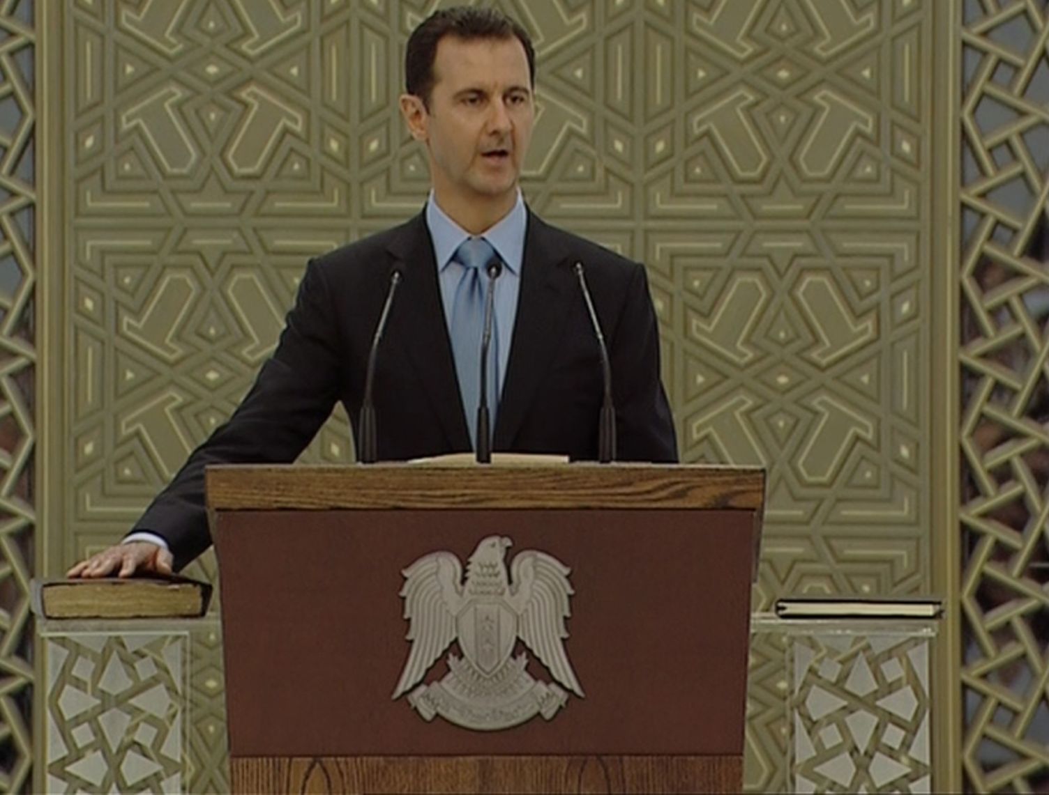 Асад се закле върху Корана, че ще управлява Сирия още 7 години