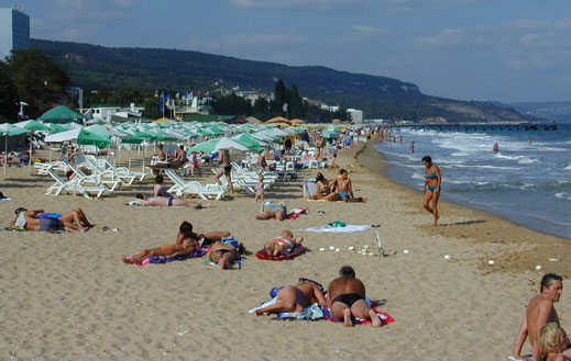 Падна забраната за къпане на Офицерския плаж във Варна