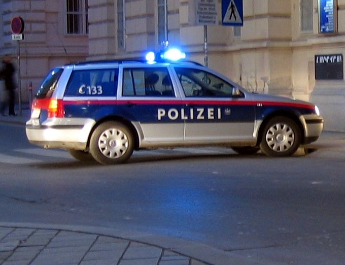 Масови арести в Австрия, след като изловили двама наши с крадена кола