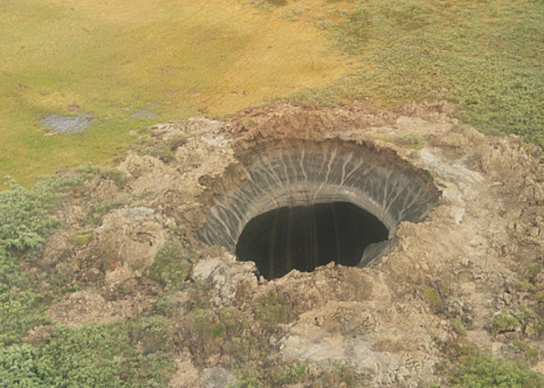 Мистерията в Сибир е разрешена, ямата в Ямал зейнала заради високи температури (ВИДЕО)