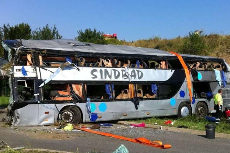 Полски и украински автобуси се помляха в Германия, има 9 жертви 