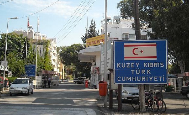 Гърци и турци отбелязват разделението на Кипър