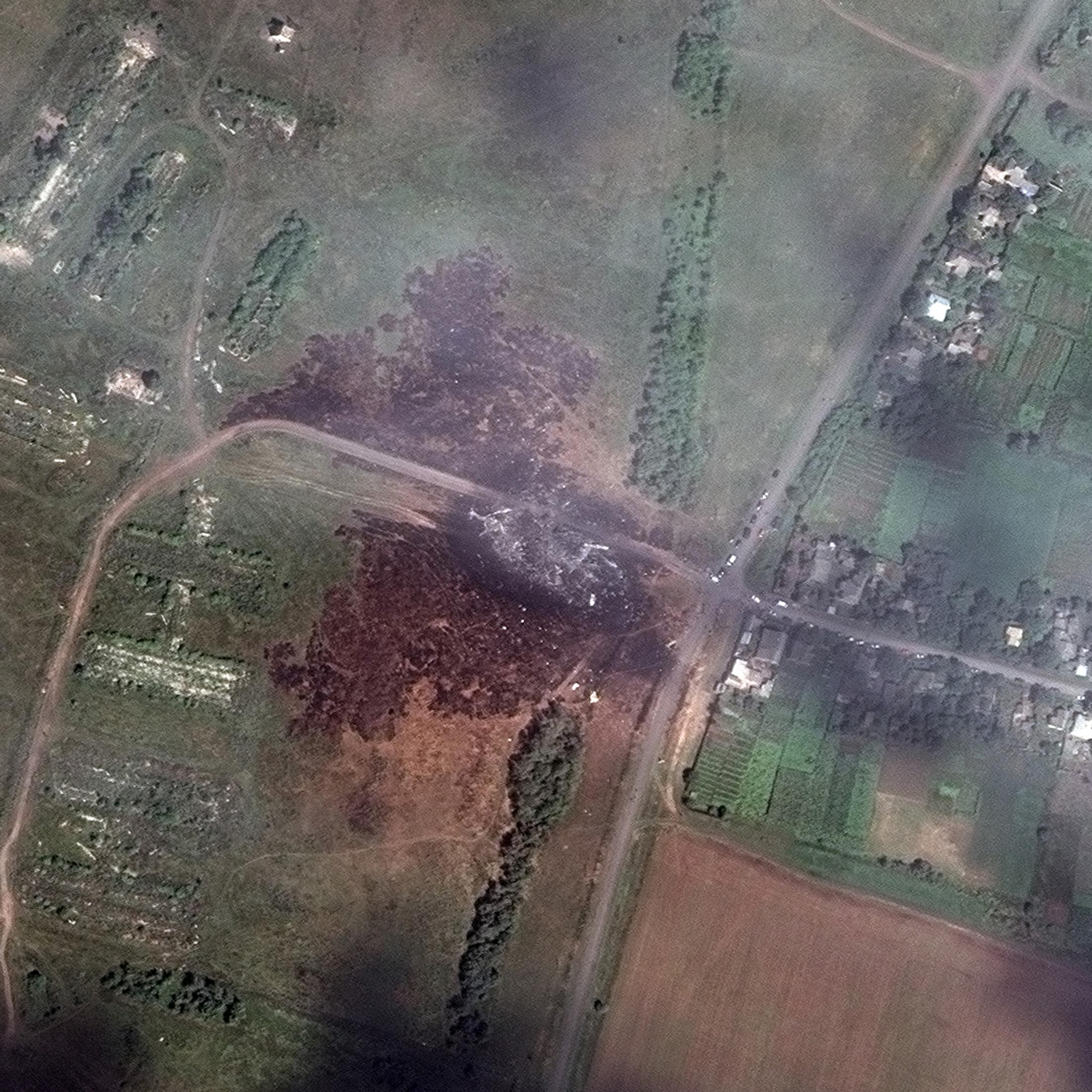 Въздушни СНИМКИ показаха опустошението, причинено от катастрофата на MH17 