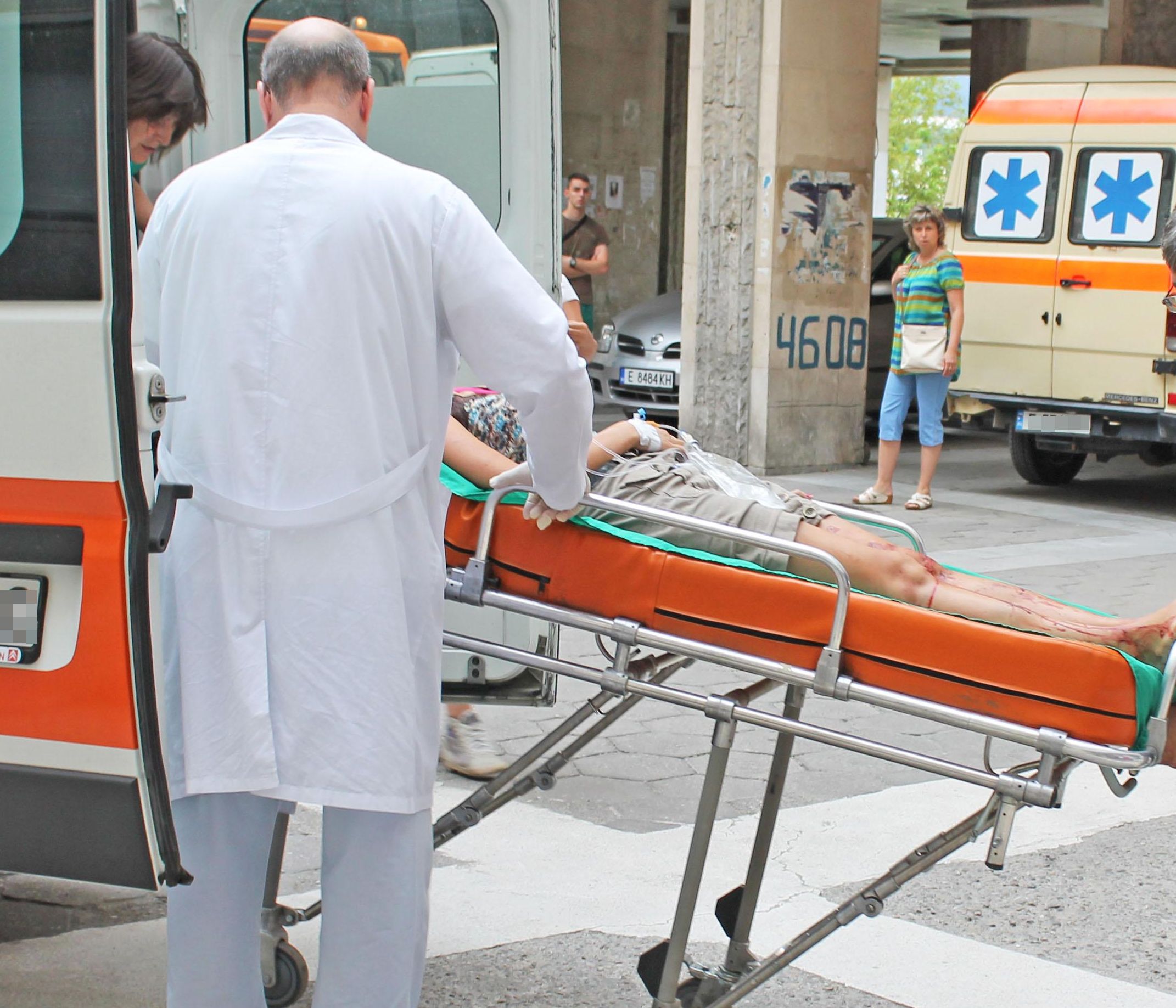 Двама румънци и българка в болница след верижната катастрофа на Кресненско ханче 