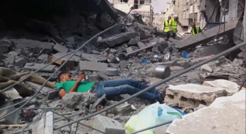 Шокиращо ВИДЕО (18+): Мирен палестинец е застрелян от снайперист