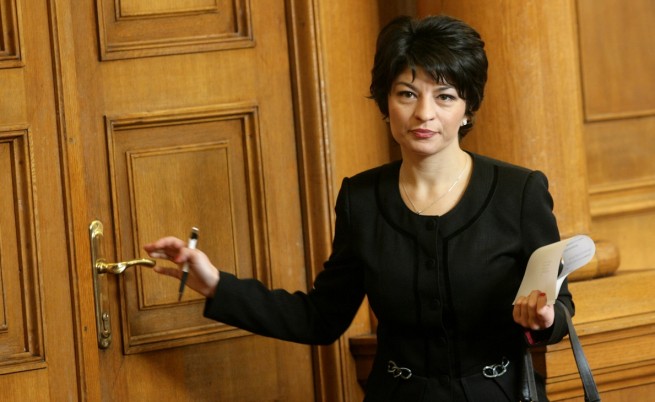 Десислава Атанасова: Влизаме в парламента да гласуваме оставката