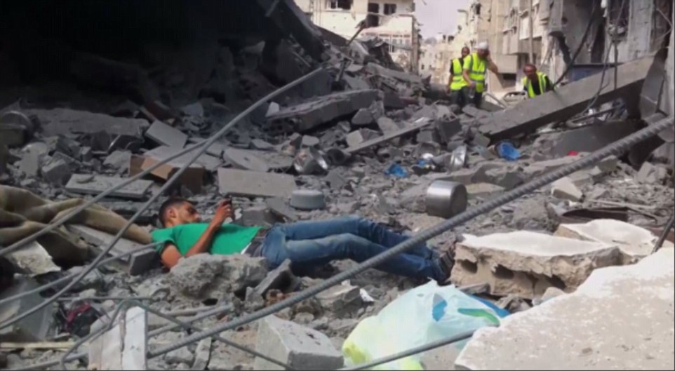 Шокиращо ВИДЕО (18+): Мирен палестинец е застрелян от снайперист