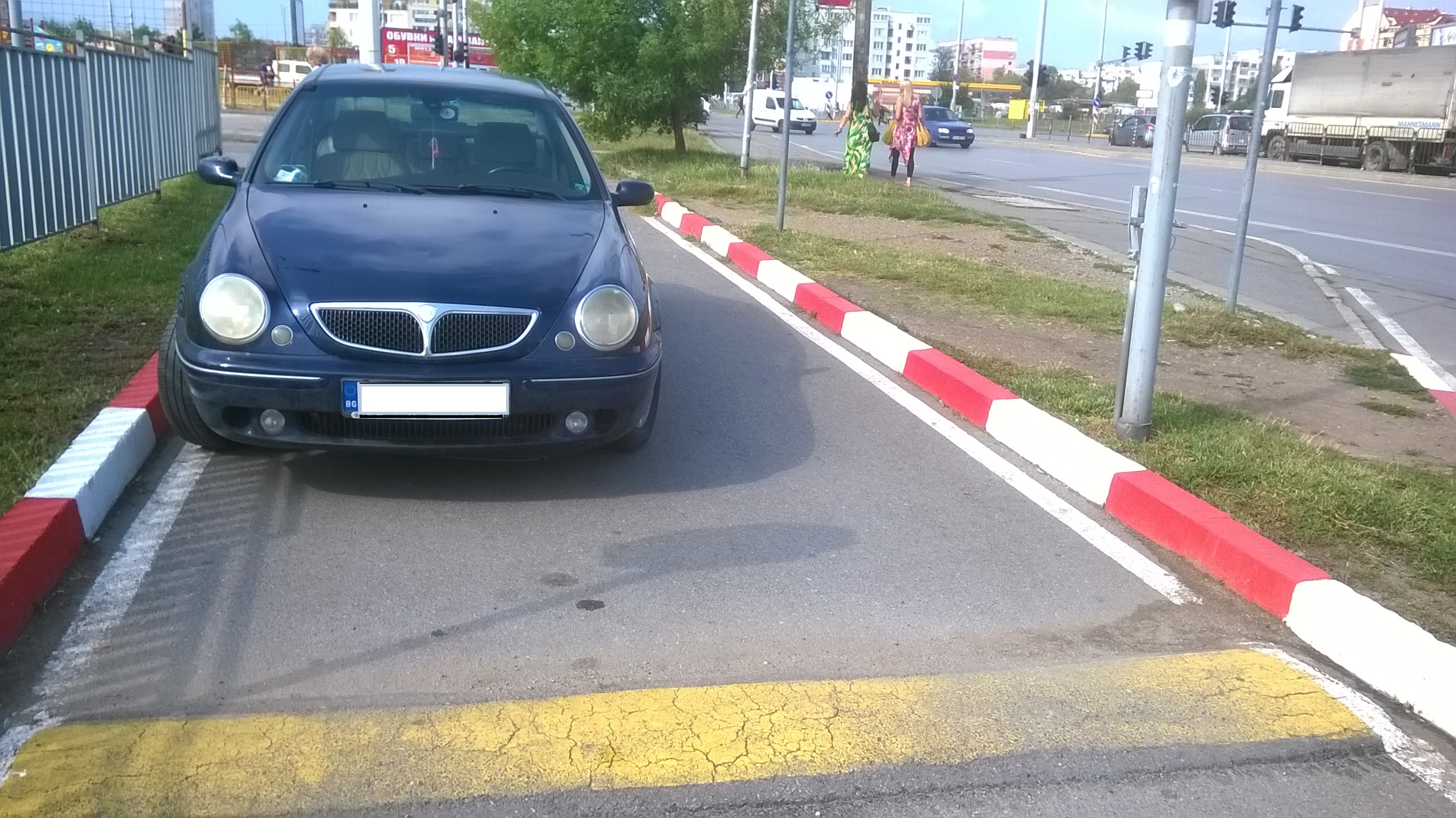 Най-наглото паркиране в София (СНИМКИ)
