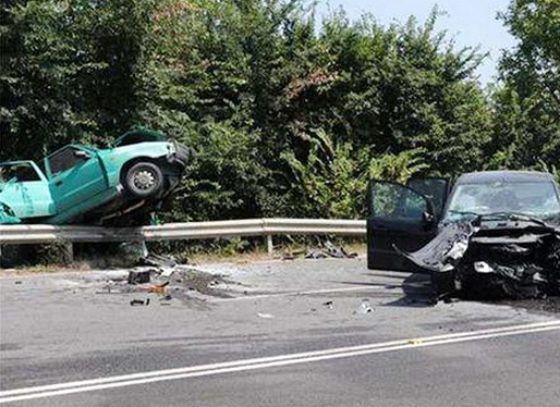 Метална тръба разбила стъклото на унгарската кола, шофьорът е с черепно-мозъчна травма