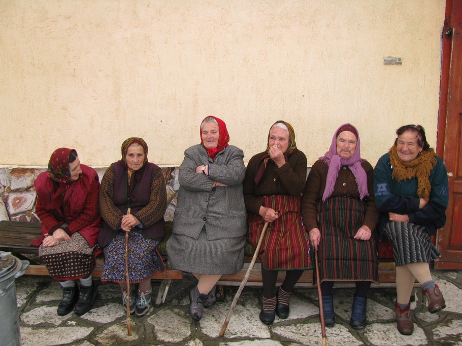 Над 300 са столетниците в България 