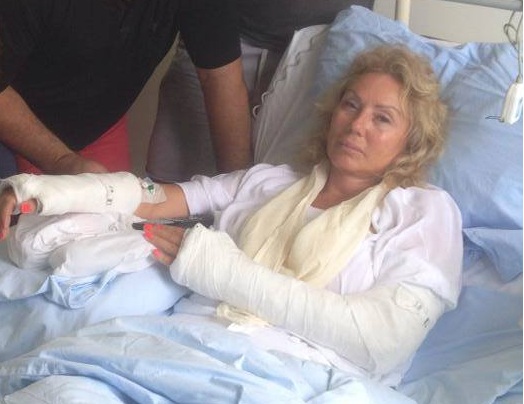 Счупването на ръцете на Лепа Брена застрашавало живота й (СНИМКИ)