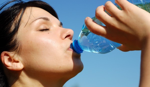 Какво лекува пиенето на вода на гладно