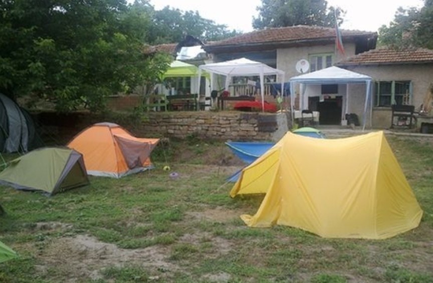 10 хил. лв. глоба за учителката, събирала по 280 евро за палатков лагер 