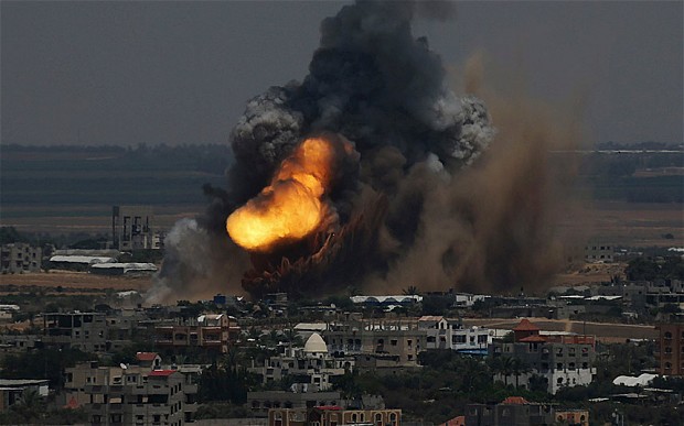 Авиацията на Израел удари дома на лидера на ХАМАС