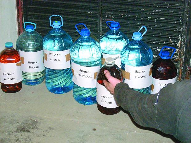 Почиващи „ол инклузив” се жалват: Бармани наливат алкохол менте от пластмасови туби