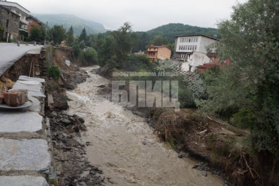 Прокарват път между седемте бедстващи села в община Родопи