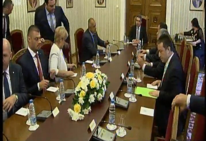 Борисов раздава депутати за кворум
