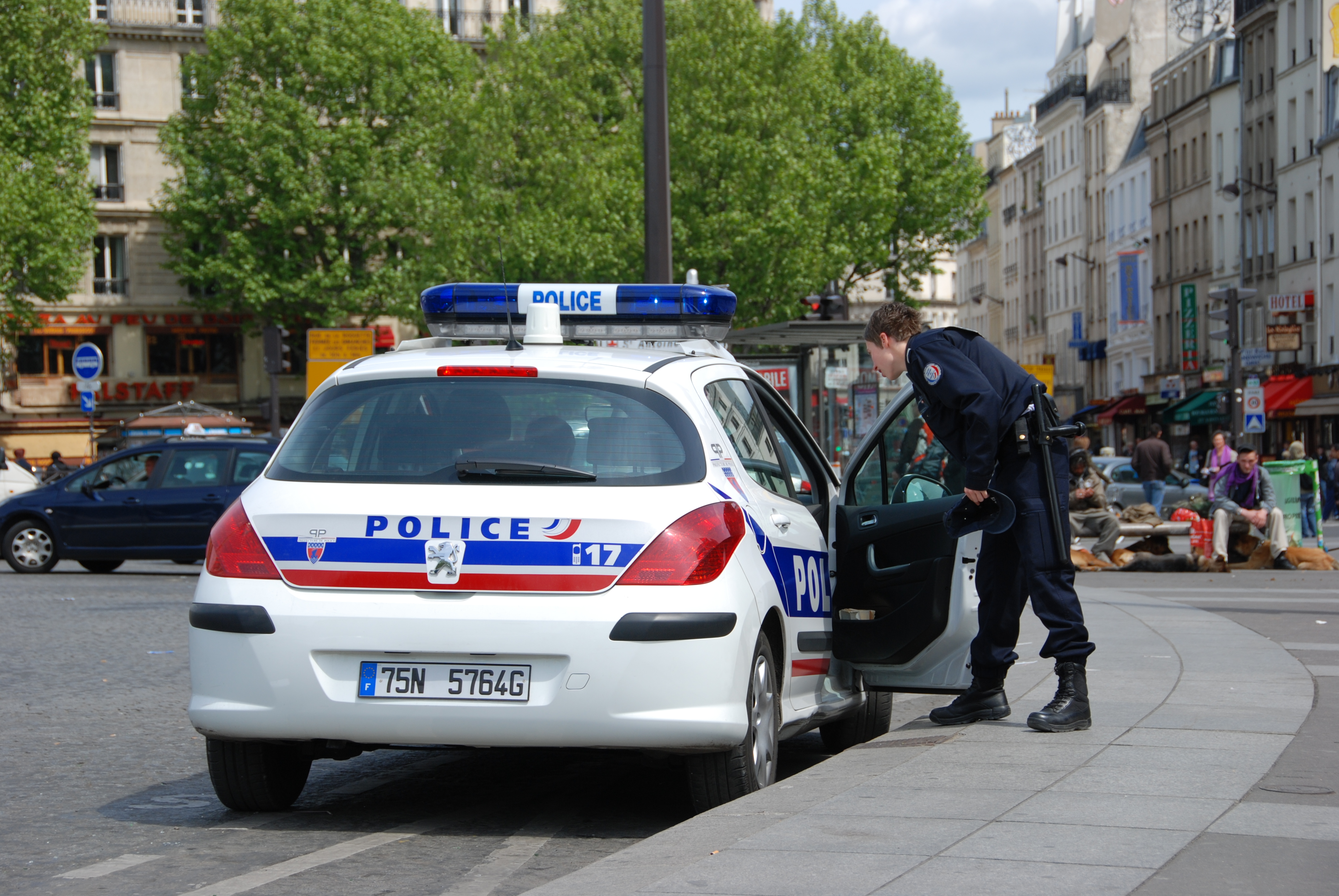 Френските власти задържаха мъж, заподозрян за атентати