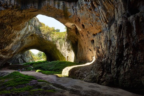 Деветашката пещера е била дом на древни хора преди 200 000 години