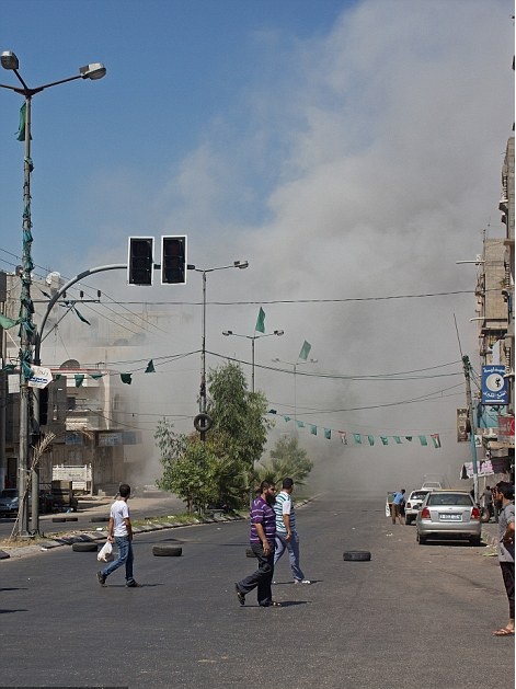 Вижте как израелска бомба пада над палестинска къща (СНИМКИ 18+)