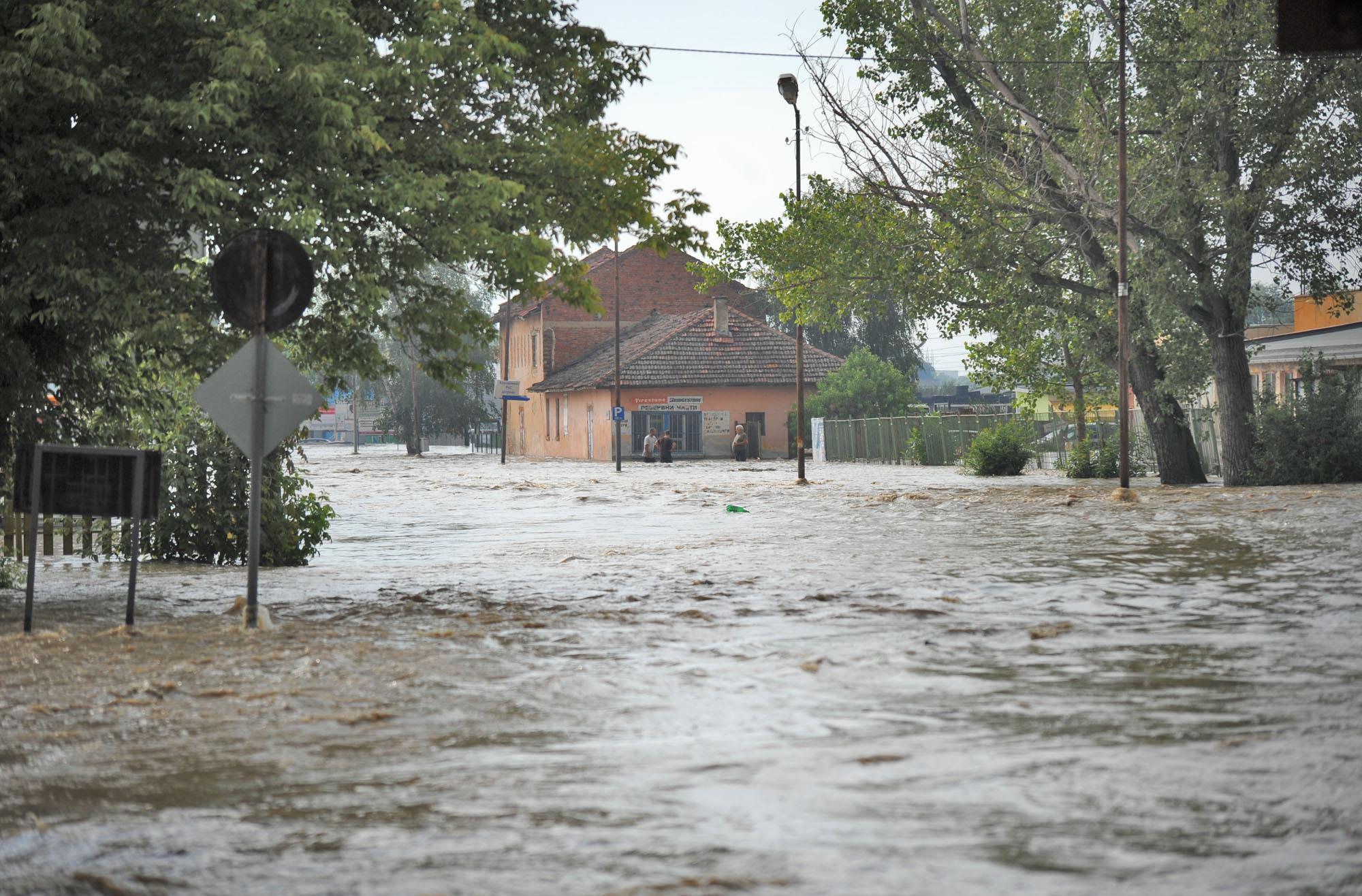 Министър Анастасов: Предупредихме за наводнения, местните власти го подцениха