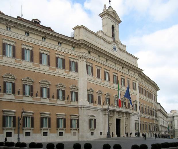 Маскиран обра банка в парламента на Италия