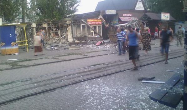 Взривиха спирка в Донецк, има убит! (СНИМКИ)
