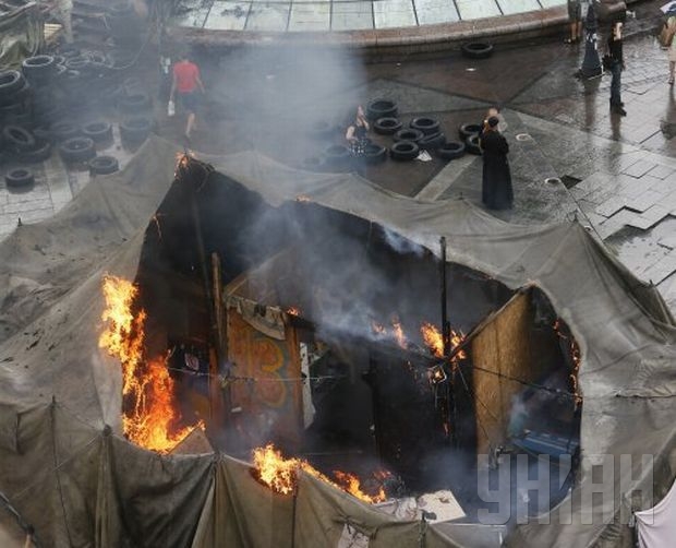 След 9-месечна блокада: Разчистиха Майдана!