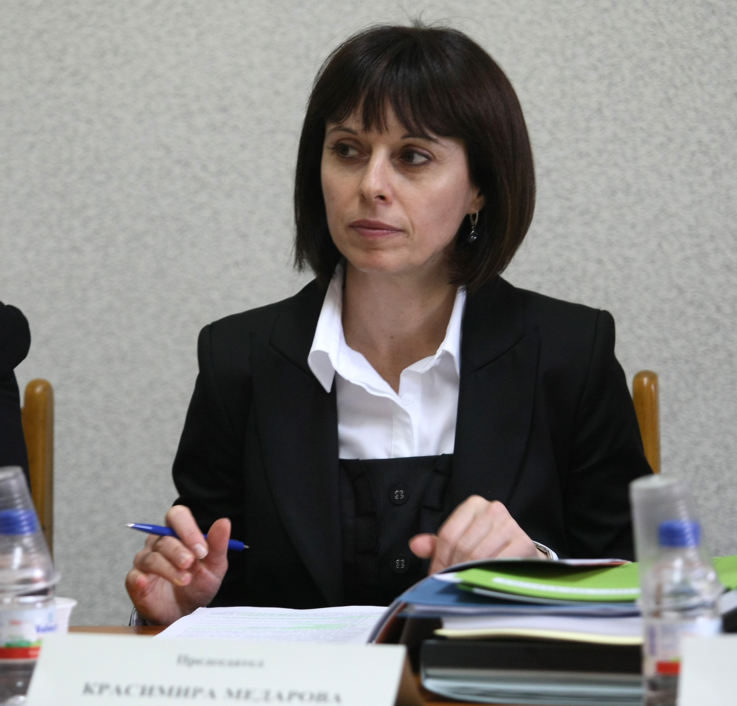 Министърът на изборите Красимирa Медарова хвърли оставка!