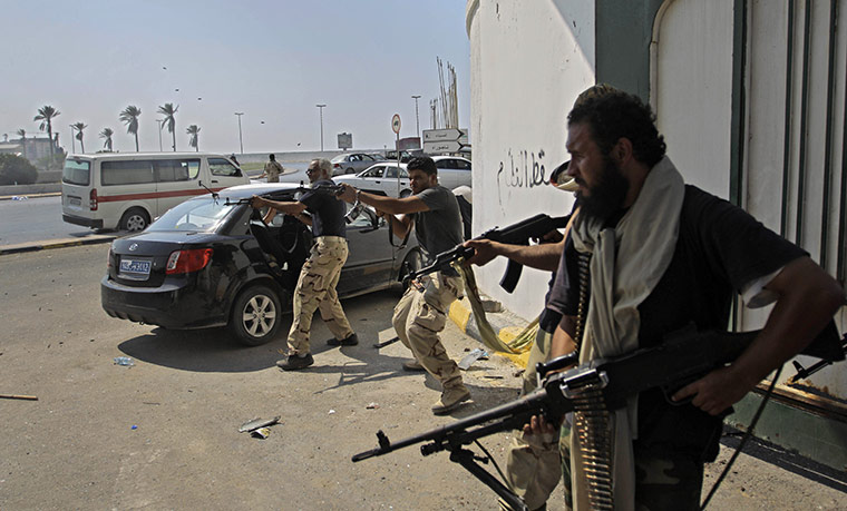 Нови сражения избухнаха в Триполи