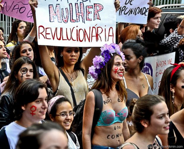 Ценз: Само девствени учителки в Бразилия  