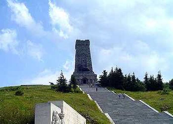 Обраха паметника на връх Шипка