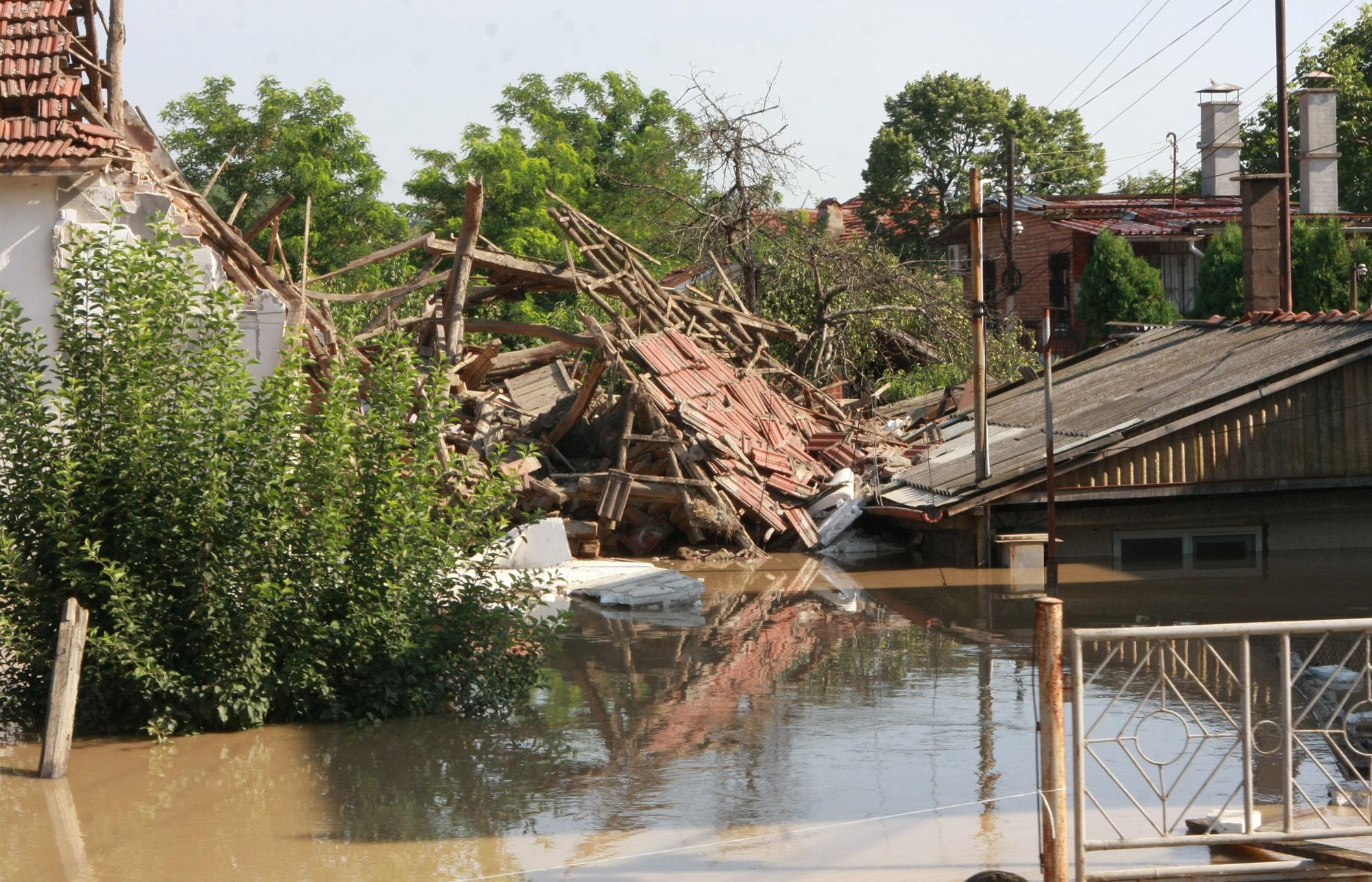 По 10 000 лв. взимат наследниците на четирима загинали при наводненията