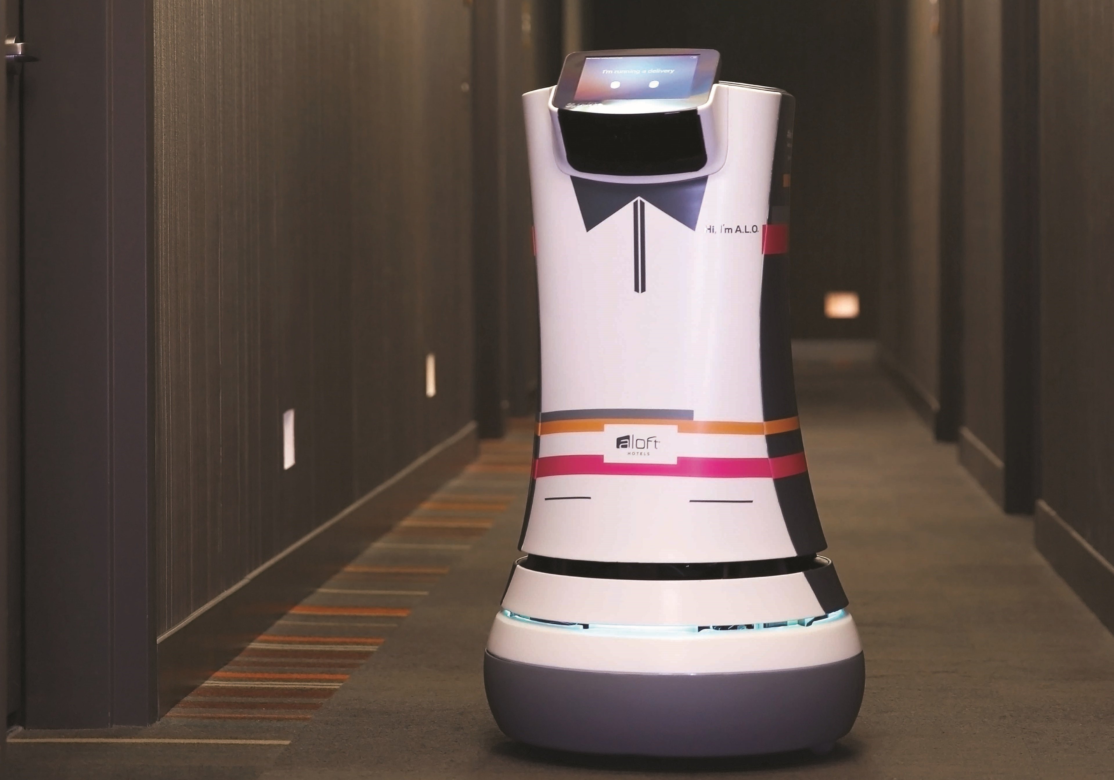 Робот обслужва туристите в Силициевата долина